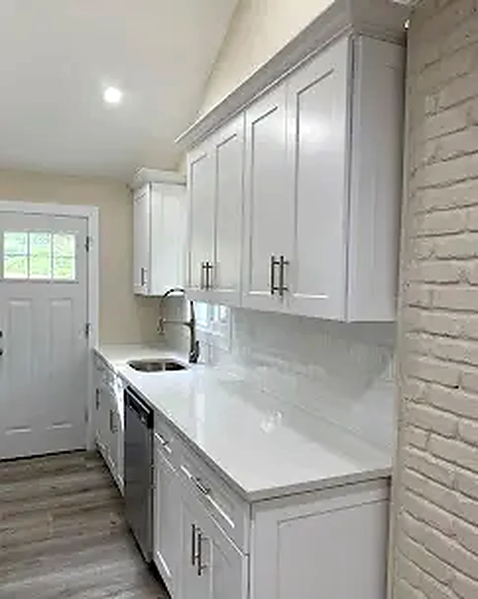 Kitchen remodel with quartz countertop in Deer Park, NY